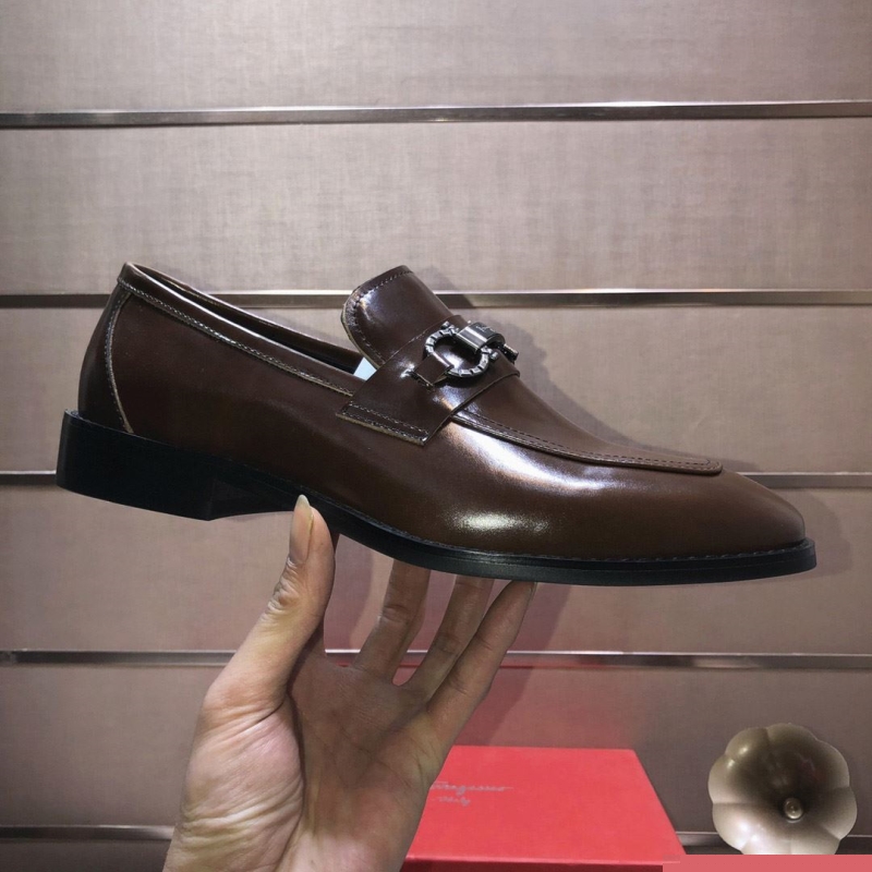 G*u*i leather shoes